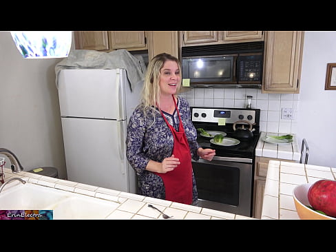 ❤️ Matrigna che lo munge in cucina prima del suo appuntamento ❤❌ Porno fatto in casaal it.com-porn-hat.ru ️❤